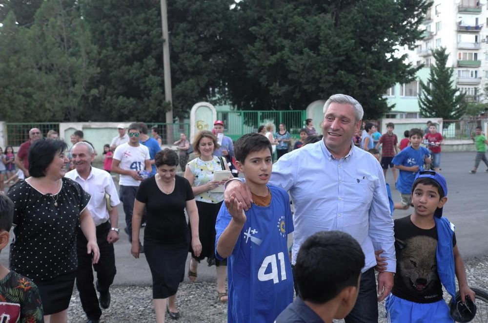 შოთა ხაბარელი მოსახლეობასთან შეხვედრებს განარძობს (R)