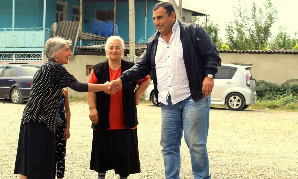 თემურ ხუბულური გამყოფი ხაზის მიმდებარე სოფლების მოსახლეობას შეხვდა (R)
