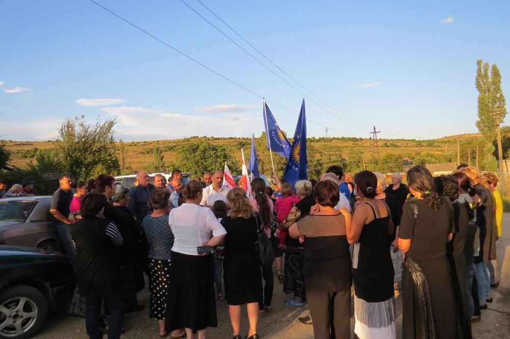 იოსებ მაკრახიძემა და გიორგი თოთლაძემ მოსახლეობას საკუთარი ხედვები გააცნეს (R)
