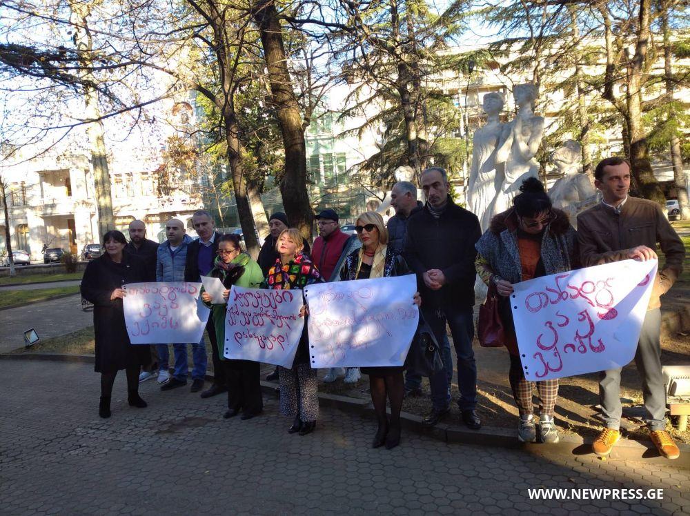 ქუთაისში ადვოკატები ვაჟა გაფრინდაშვილის უკანონო პატიმრობიდან გათავისუფლებას ითხოვენ