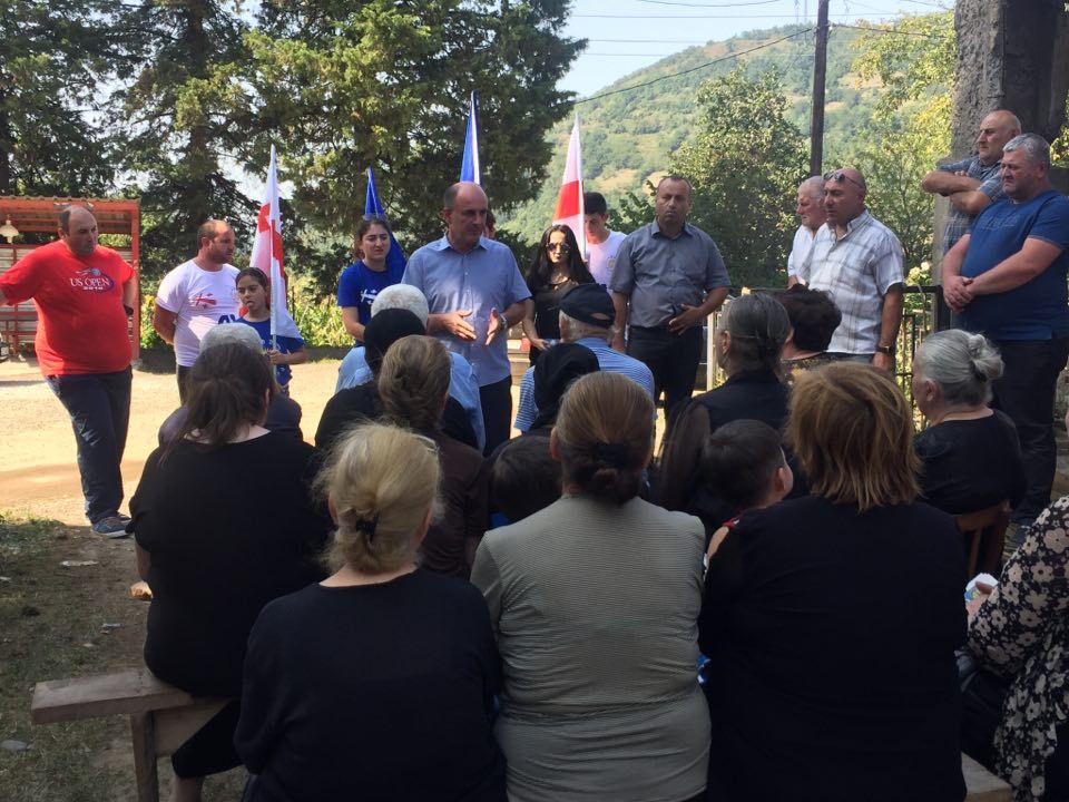 „ქართული ოცნების“ ვანის მერობის კანდიდატმა შეხვედრა სამ სოფელში გამართა  [R]