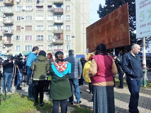 ქუთაისში, ჭავჭავაძეზე სკვერში მშენებლობის განახლება გააპროტესტეს