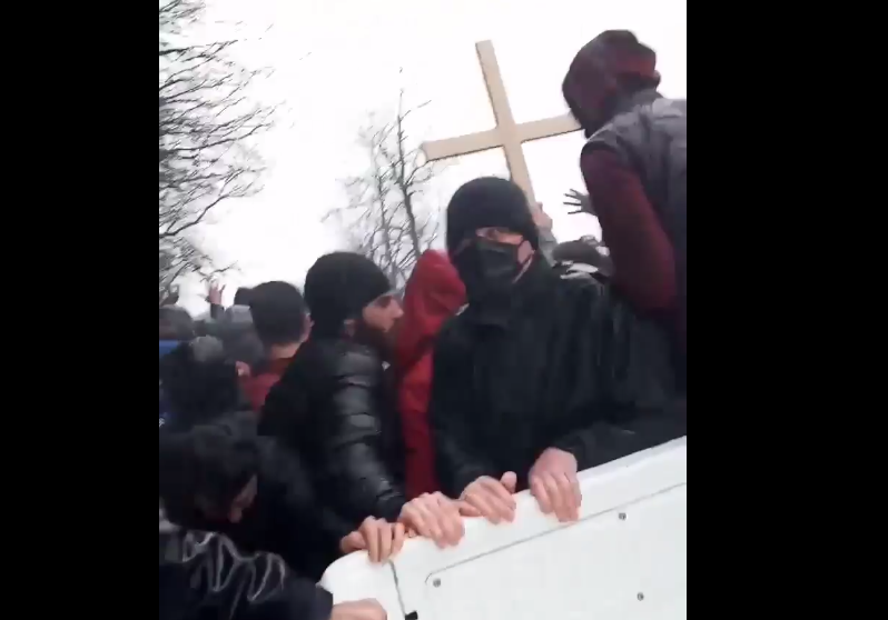 რიონის ხეობაში ჰესის მოწინააღმდეგეები და პოლიცია ერთმანეთს დაუპირისპირდენ