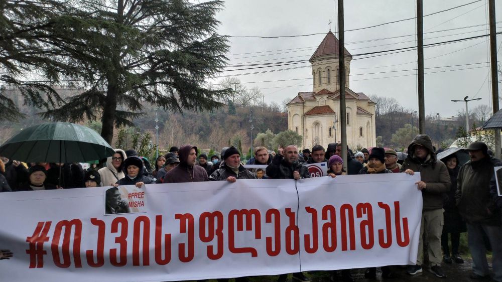 “თავისუფლება მიშას”-  ზესტაფონში საპროტესტო აქცია გაიმართა