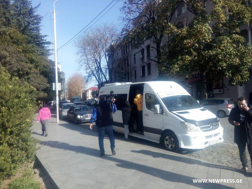 თბილისში დაგეგმილ აქციაზე ქუთაისიდან 200-მდე მხარდამჭერი გაემგზავრა