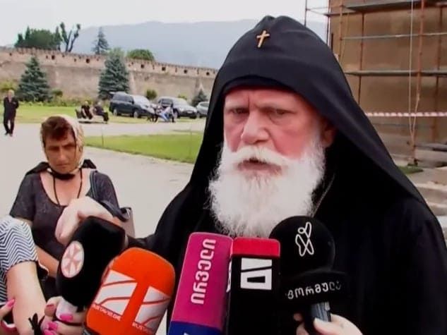 უმრავლესობაზე ძალადობთ, თქვენ ახალისებთ გარყვნილებას  – მეუფე ანტონი ჟურნალისტებს