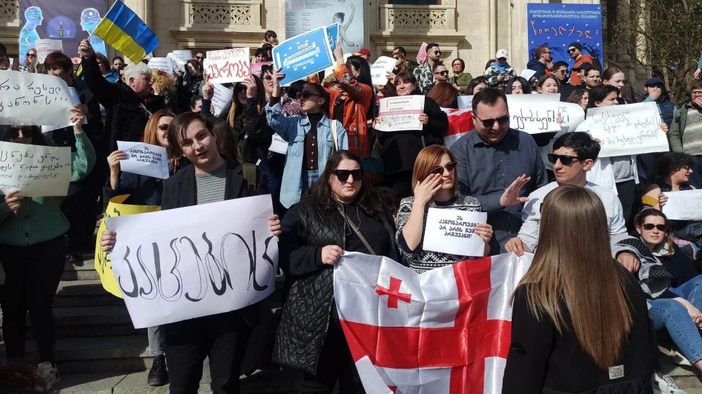 არა რუსულ კანონს! –  ქუთაისში აქციის მონაწილეებმა მსვლელობა გამართეს