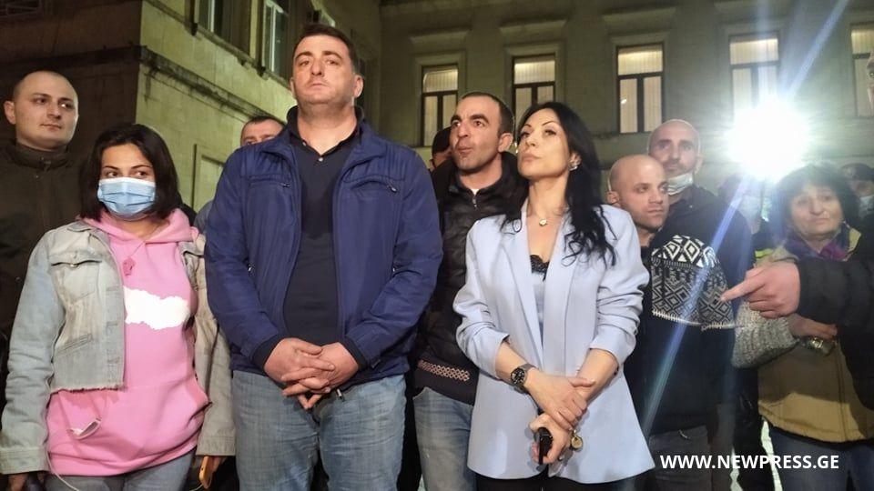 დაკავებულების გასათავისუფლებად აქტივისტები სამართალდამცველებს ერთსაათიან ვადას აძლევენ