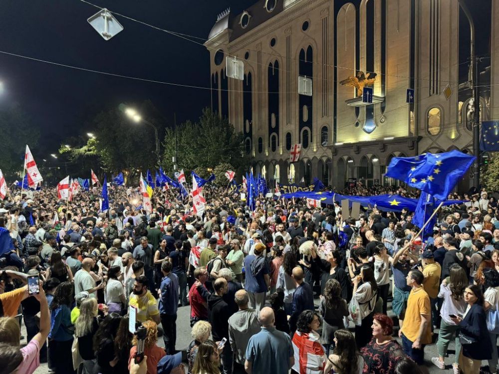 “არა რუსულ კანონს” – ქუთაისის ცენტრალურ მოედანზე აქცია მიმდინარეობს
