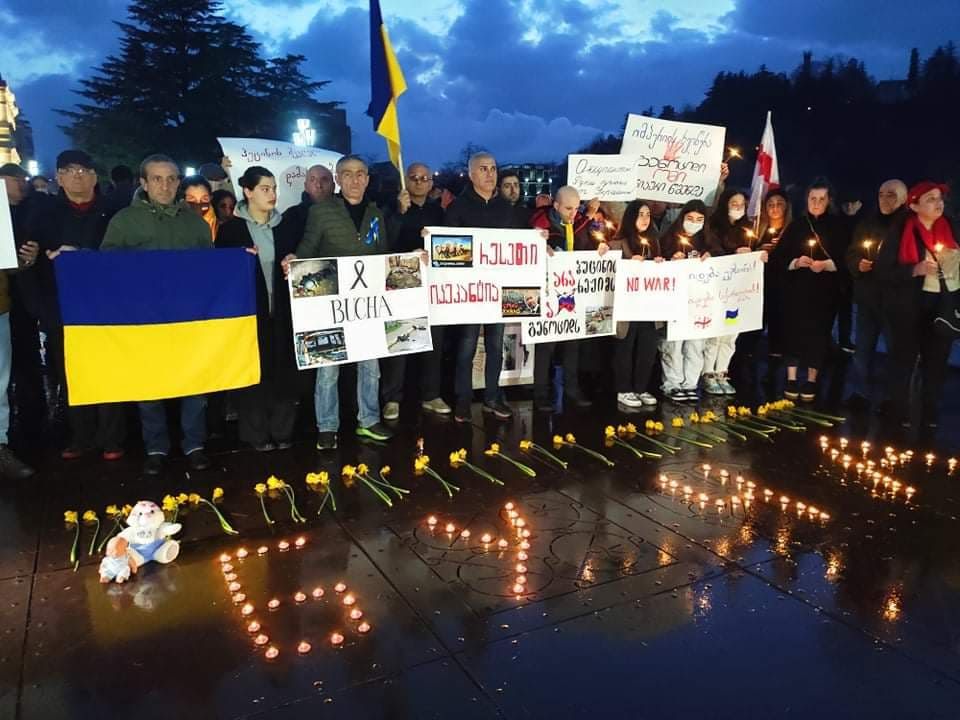 ქუთაისში, “თეთრ ხიდზე” უკრაინის სოლიდარობის აქცია გაიმართა