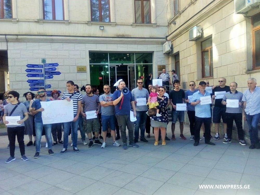 “ქალბატონი კოსტავა არ ქმნის კონტრასტულ სურათს საკრებულოს უმრავლესობასთან”