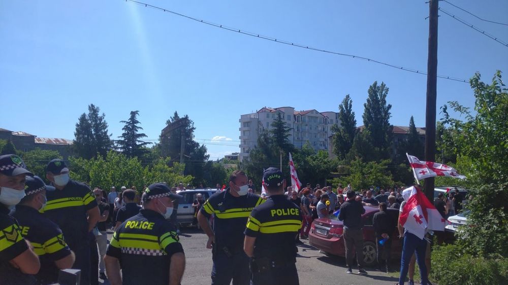 ნამოხვანჰესის მოწინააღმდეგეებმა საყვირებით სასამართლოსთან გადაინაცვლეს