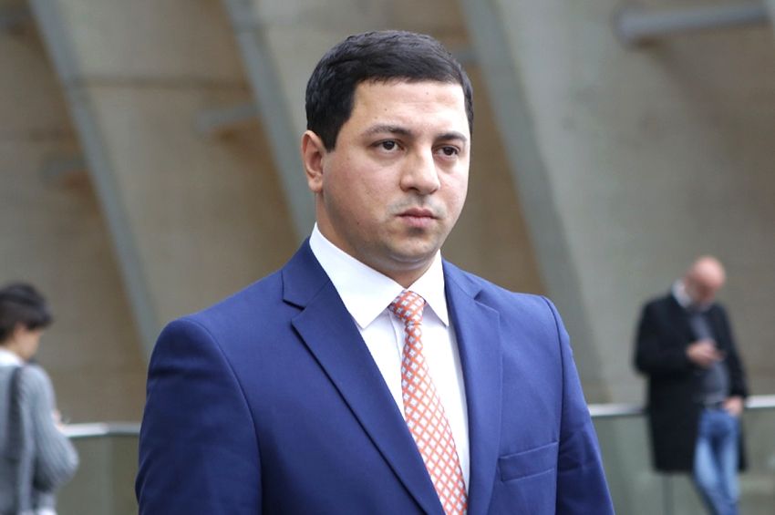 არჩილ თალაკვაძე პარლამენტის თავმჯდომარის თანამდებობა დატოვა