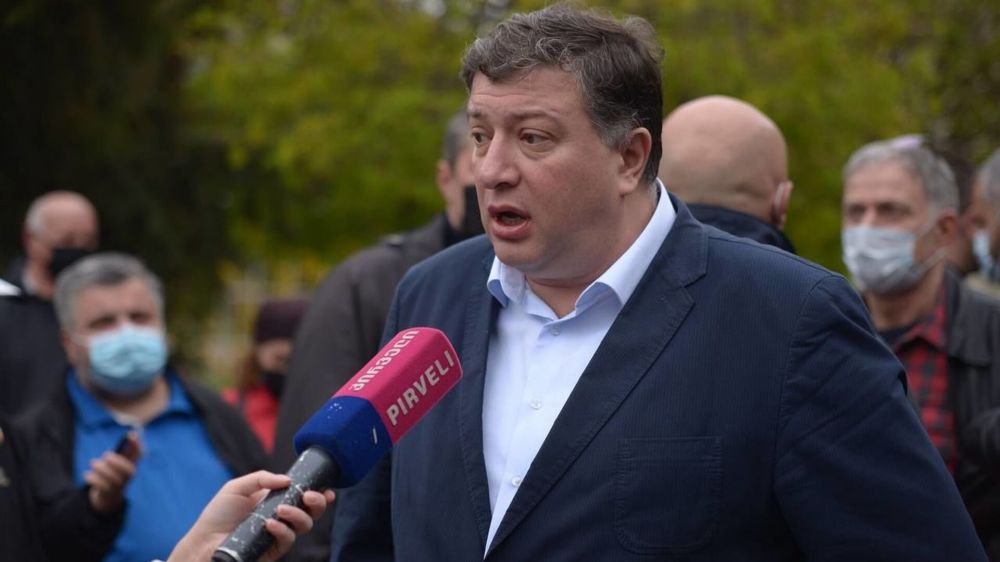 ფოთში გიგი უგულავას და ლევან თარხნიშვილს “ქართული ოცნების” მხარდამჭერები დაუპირისპირდნენ