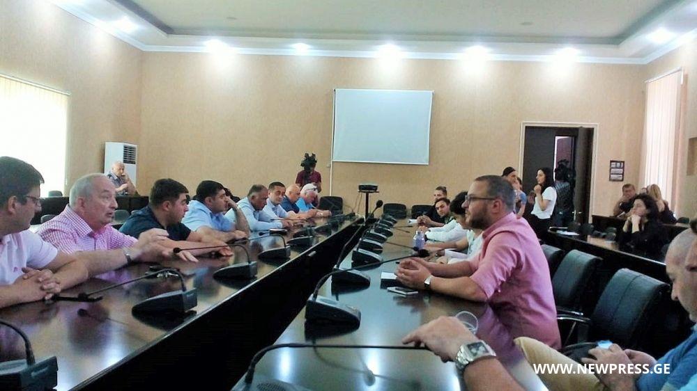 “ქუთაისის საკრებულოში მეორე ნანა კოსტავა გამოჩნდა”