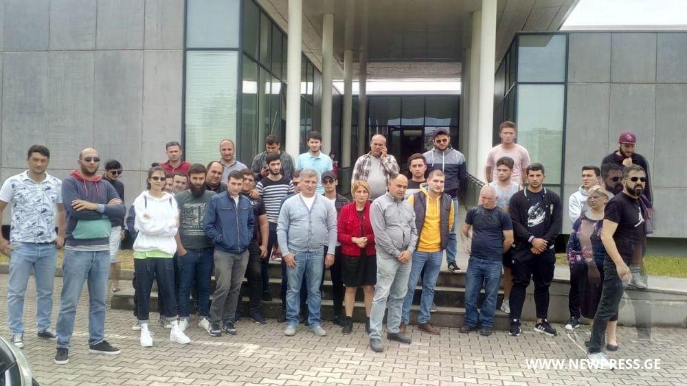 ქუთაისში მორაგბე გიორგი კვირიკაშვილის დაკავებას აპროტესტებენ