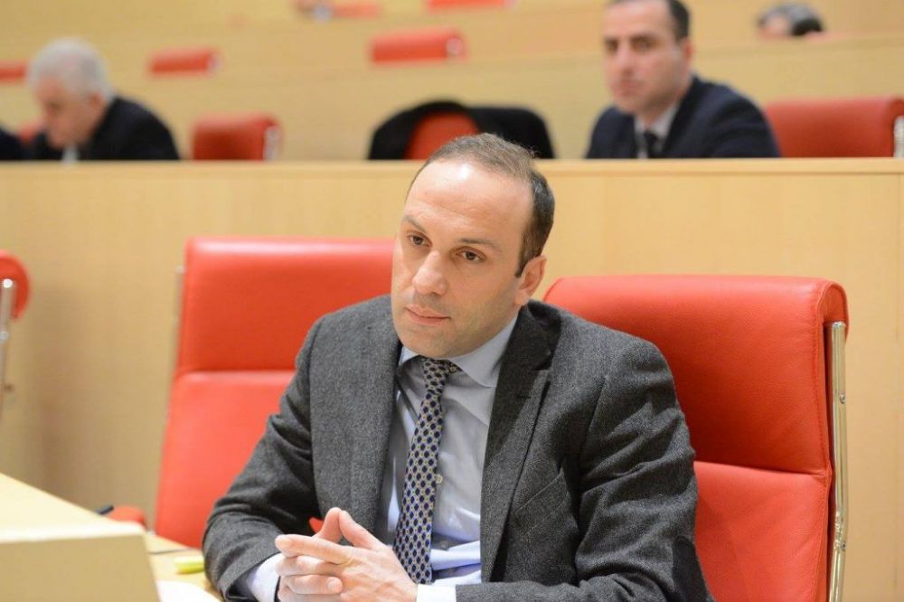 ქუთაისში რა გზითაც დავდიოდი, ახლაც იმ დანგრეული გზით დავდივარ–გოგიჩაიშვილი მერიას პასუხობს