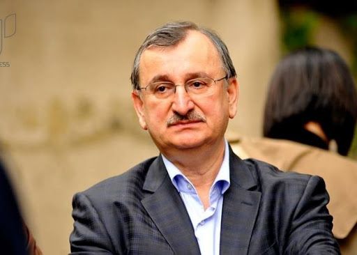 კვლავ ვიხილავთ შუშის სასახლეში საიდუმლო სტუმრობებს, დაბურული მანქანებით ვიზიტებს – რომან გოცირიძე