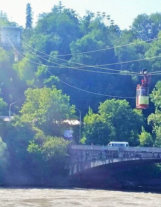 “ნახევარი საათი გაჩერებულ ვაგონში – ექსტრემალური ტური რიონის თავზე”