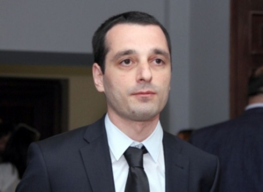 პოლიტიკოსი ბიძინა გაურბის პასუხისმგებლობას პოლიტიკურ კრიზისზე და ბიზნესმენი-ეკონომიკურზე – ირაკლი აბესაძე