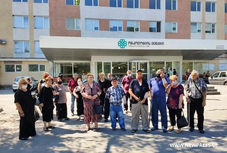 ქუთაისში თირკმლის ქრონიკული დაავადების მქონე ადამიანებმა საპროტესტო აქცია გამართეს