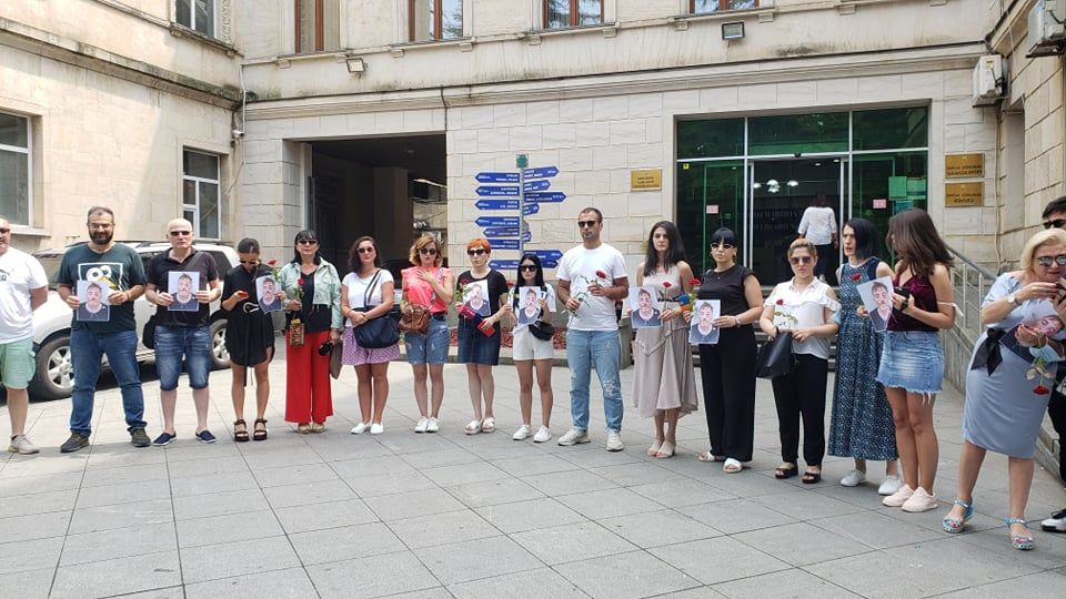 “ლექSOSთვის”, დაისაჯოს ყველა დამნაშავე” –  ჟურნალისტების აქცია ქუთაისში
