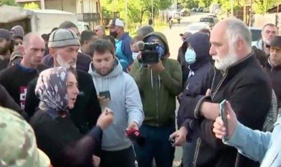 ჩვენს ომში თუ ხართ, დადექით ჯარისკაცად – მაკა სულაძე ფალავანდიშვილებს დაუპირისპირდა
