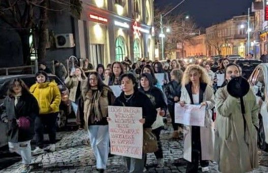 „თავისუფლება, თანასწორობა, სოლიდარობა”  – ქუთაისში ქალების მარში გაიმართა