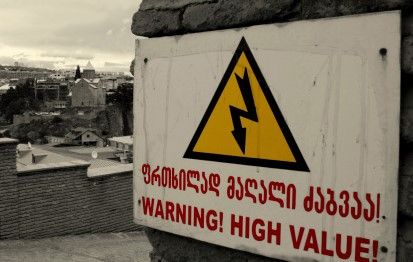 ქუთაისში, ახალგაზრდა მამაკაცი სიკვდილს გადაურჩა – მას დენმა დაარტყა
