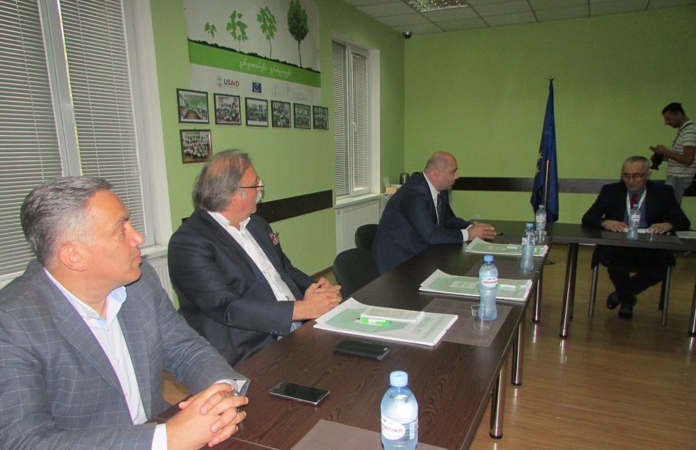 ქუთაისის მერობის კანდიდატებს მოწმობები გადასცეს