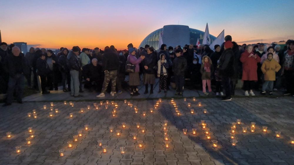 ქუთაისში მიხეილ სააკაშვილის სოლიდარობის აქცია ანთებული სანთლების ფონზე გაიმართა