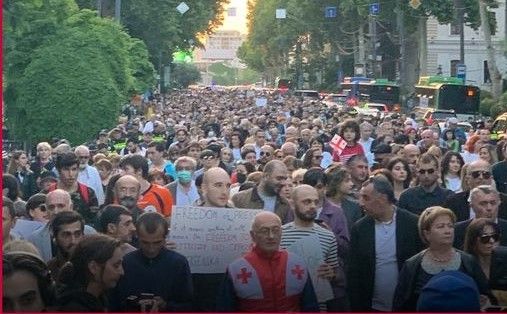 “მთავარი არხისა” და ნიკა გვარამიას მხარდასაჭერად მასშტაბური  აქცია გაიმართა