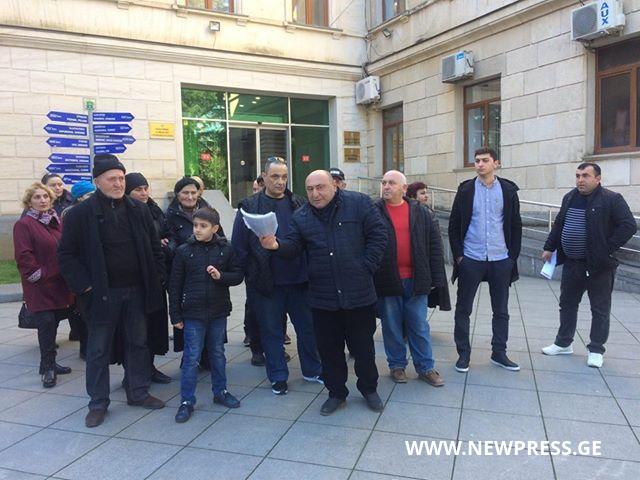 “მადლობა ხელისუფლებას, რადგან პარლამენტის ნაცვლად ნაგავსაყრელს გვთავაზობს”