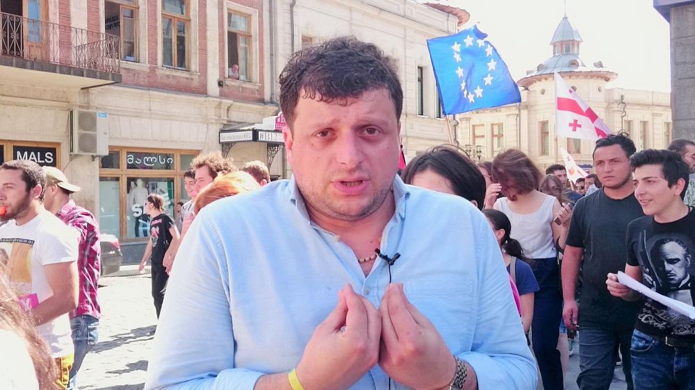 “დღესაც სხედან ადამიანები ციხეში პოლიტიკური ნიშნით”