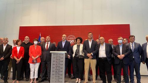 “ნაციონალური მოძრაობა” პარლამენტში შედის, თუმცა შეთანხმების დოკუმენტს ხელს არ აწერს