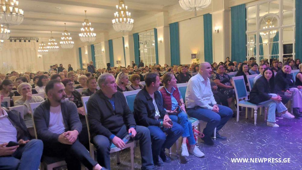 ნიკა მელია ქუთაისში მხარდამჭერებს შეხვდა