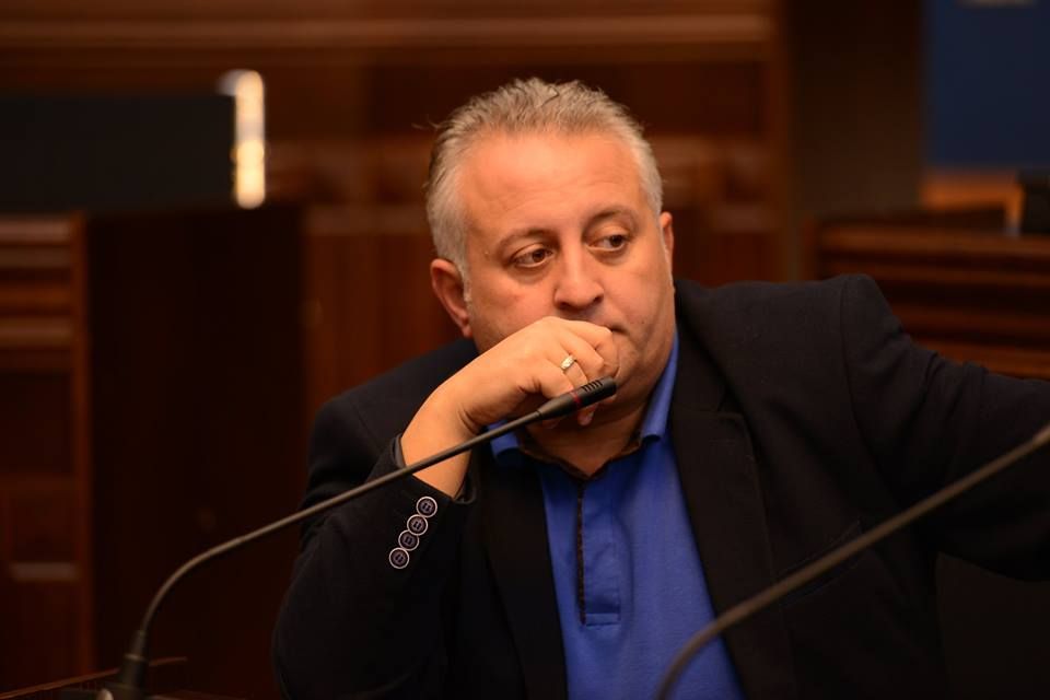 „26 მაისს რატომ არ გააკეთეთ მოწამლვის იმიტაცია-პერფორმანსი?!”
