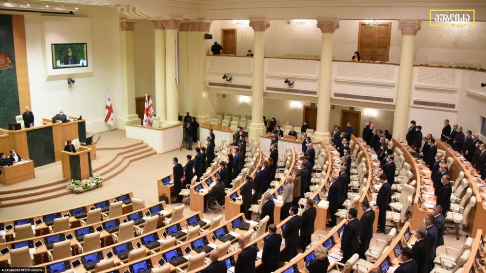 საპარლამენტო ოპოზიციის წევრები მმართველი ძალის ანტიდასავლურ პროპაგანდას ემიჯნებიან