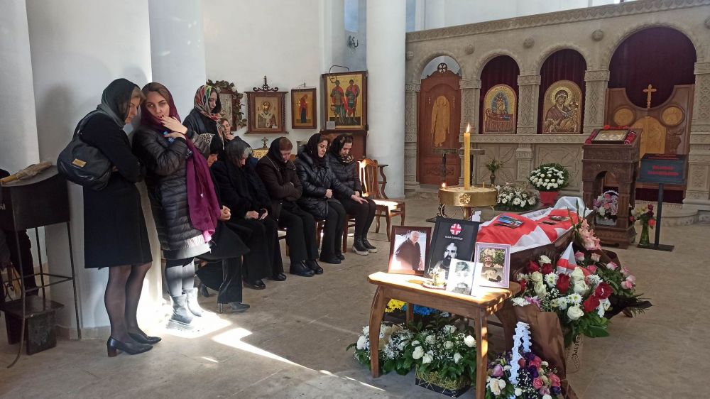 უკრაინაში დაღუპული ქართველი მებრძოლი გუგა გაგნიძე ზესტაფონში საგვარეულო სასაფლაოზე დაკრძალეს