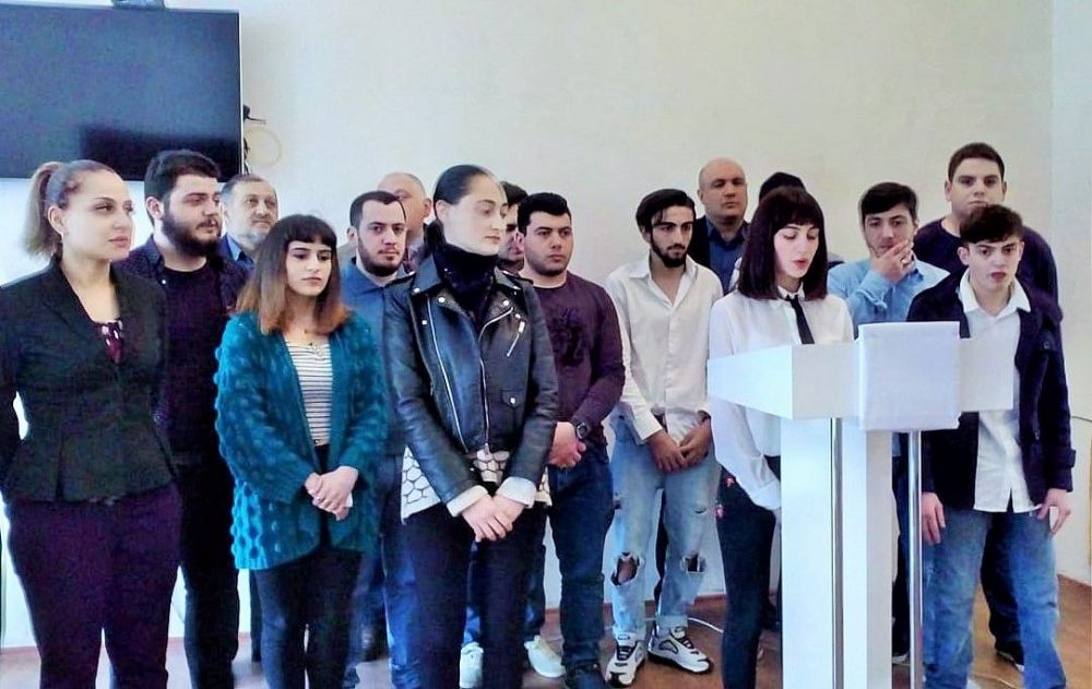საარჩევნო სისტემის შეცვლის მიზნით ხელმოწერების შეგროვებაში “პოსტერუმ ქუთაისი” ჩაერთო