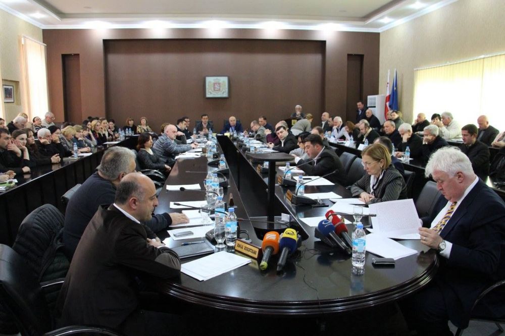 “ააიპების ხელმძღვანელები მერის ბრძანებას არ ასრულებენ”