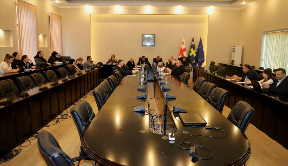 ქუთაისში 34 სხდომა სულ 173-ჯერ გააცდინეს – ვინ აცდენს  საკრებულოს სხდომებს?