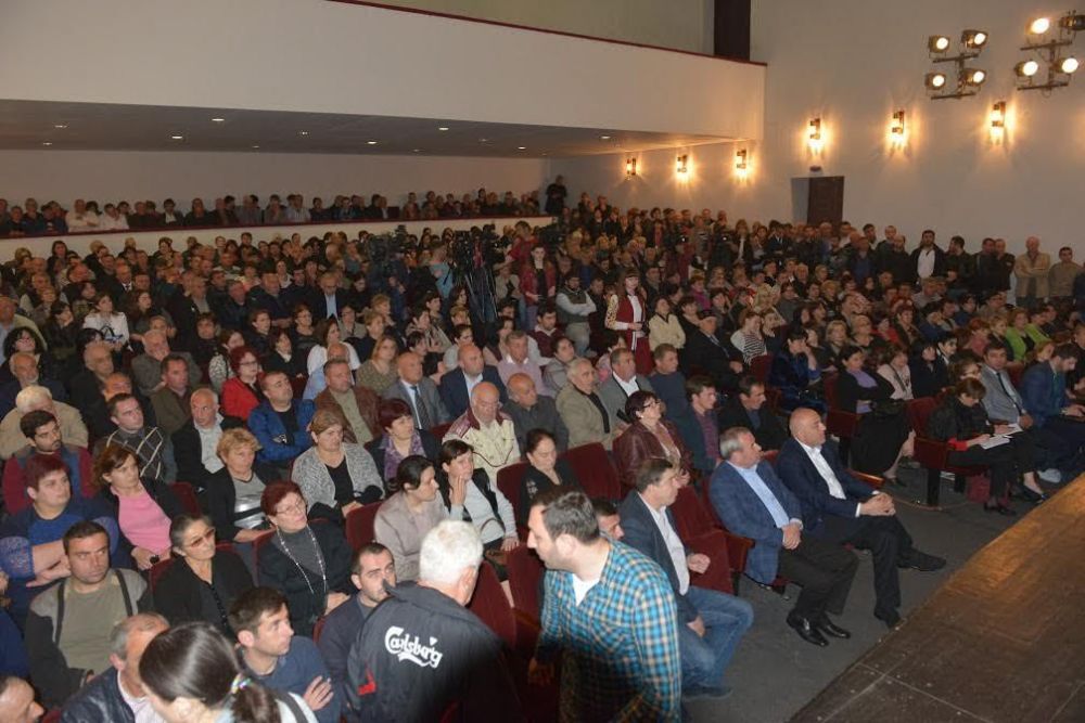 სამტრედიის საკრებულოს დეპუტატი მოქალაქეს ფიზიკურად გაუსწორდა