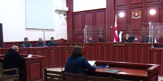 ცოლზე ძალადობაში ბრალდებულ  ტყიბულელ ჩინოვნიკს სასამართლომ გირაო შეუფარდა