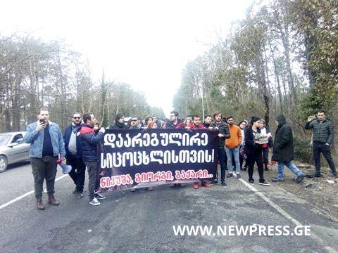 “დაარეგულირე სიცოცხლისთვის” – ქუთაისი-წყალტუბოს გზაზე აქცია-მსვლელობა გაიმართა