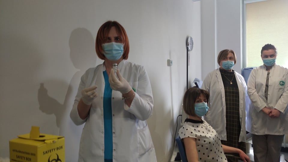 ჯანდაცვის მინისტრი AstraZeneca-ს ვაქცინით აიცრა