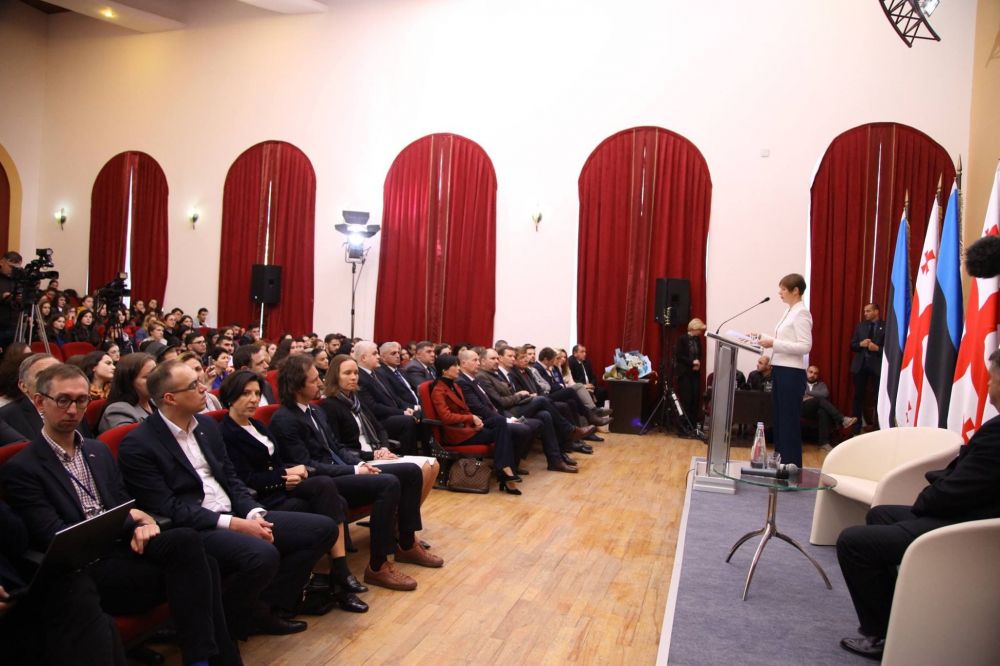 ესტონეთის პრეზიდენტი კერსტი კალიულაიდი ქუთაისში იმყოფება