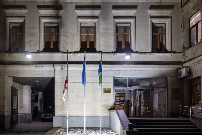 რუსული ოკუპაციის დღის აღსანიშნად საქართველოს სახელმწიფო  დროშები დაშვებულია