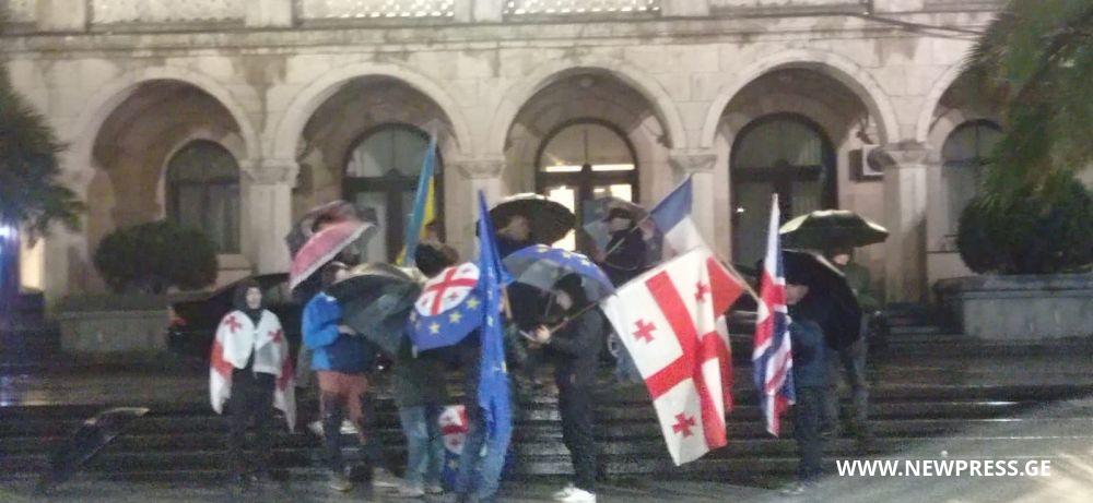 „500 დღეა აქ ვდგავართ, თოვლსა და წვიმაში“ – რას ითხოვენ პროტესტის მონაწილეები