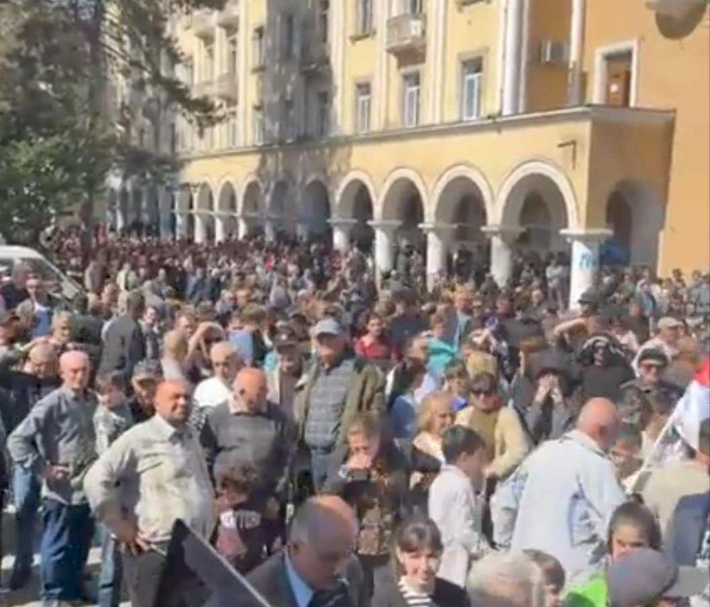 ჭიათურაში მაღაროელები საწარმოს სახელმწიფოსთვის გადაცემას ითხოვენ